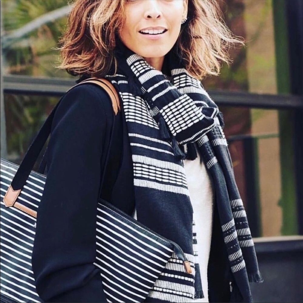 New Stella & Dot black and white Ines Scarf